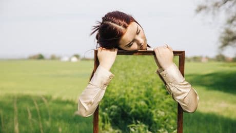 Psychotherapeut erklärt - Sind Depressionen im Frühling  schlimmer?