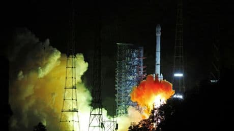Espace: la Chine lance une sonde pour ramener des échantillons d'astéroïde