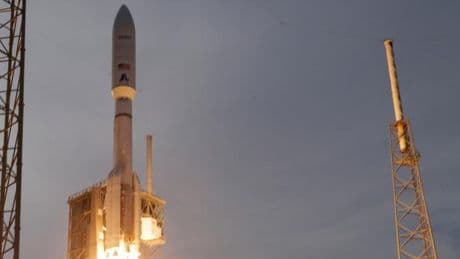 Amazon-Gründer Jeff Bezos schießt Satelliten ins All