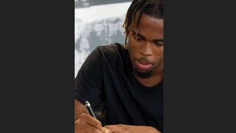 Star-Transfer jetzt fix - So viel zahlt Dortmund für Chukwuemeka