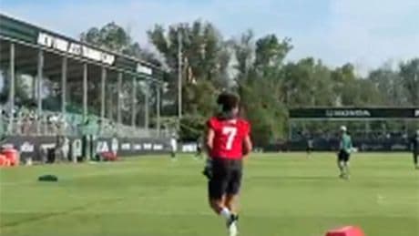 Justin Fields runs back onto field to calm Jets injury worries