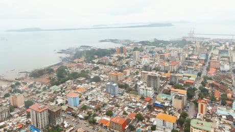 Guinée: pourquoi les autorités ont retiré leurs permis à deux sociétés minières
