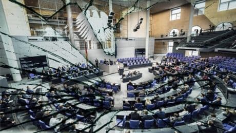 Die Kunst der Zurückhaltung Wie eine Demokratie brüchig wird …