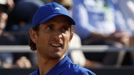 Passaro ko amaro: avanti 2-0, poi De Jong rimonta e vince. Djokovic buona la prima