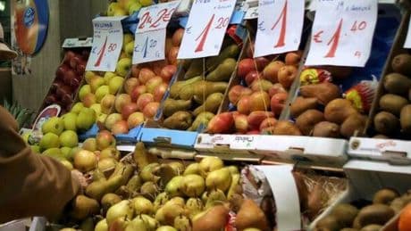 Dazi al 30% all'Ue, da Coldiretti a Confcommercio: «Colpo mortale che costerà oltre 2,3 miliardi, serve negoziare»