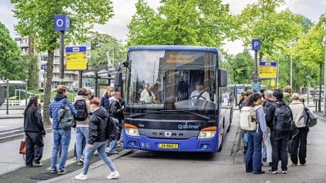 Wel of niet minder bussen en trams? Ov-sector worstelt met dienstregeling