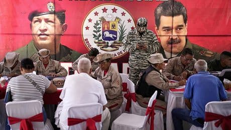 Maduro mueve tropas y agita la propaganda ante los buques de EEUU