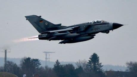 Aereo tedesco preso di mira con un laser dalla Cina, la Germania accusa Pechino: l'incidente durante la missione Aspides