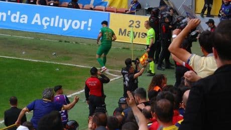 MKE Ankaragücü - Amed Sportif Faaliyetler maçı olaylarla başladı