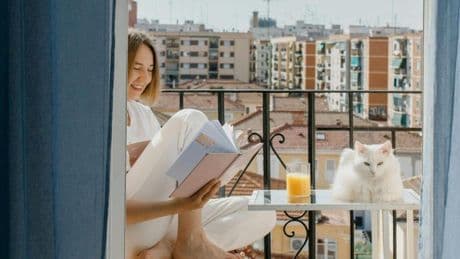 Así es el mueble que arrasa con el que podrás tomarte algo en tu balcón por muy pequeño que sea