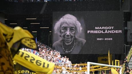 BVB widmet Friedländer die Hymne, selbst die Kiel-Fans reagieren ganz besonders