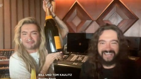 Tom Kaulitz schlägt beim Deutschen Fernsehpreis Show von Frau Heidi Klum