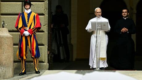 Pour son premier Angélus, le pape Léon XIV renoue avec la tradition à Castel Gandolfo