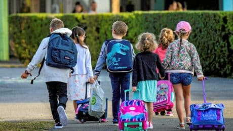 Naître fille, désormais un avantage dans les pays riches ?