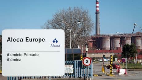 El presidente mundial de Alcoa pone en duda la continuidad en España tras el apagón