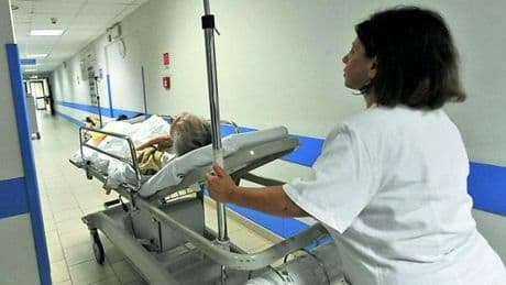 Sanità e liste d’attesa, scontro sui dati in Liguria. Bucci: “Sono calate del 18% in sei mesi”