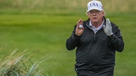 Trump schummelt beim Golfen – Video überführt „Commander in cheat“