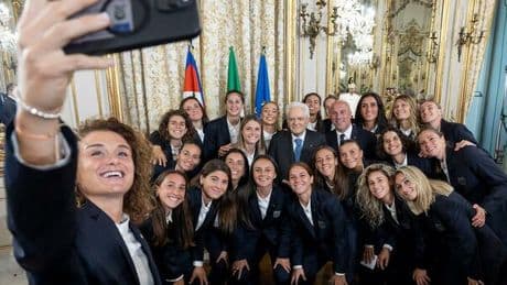Mattarella alle azzurre commosse: «Da voi messaggio di uguaglianza»