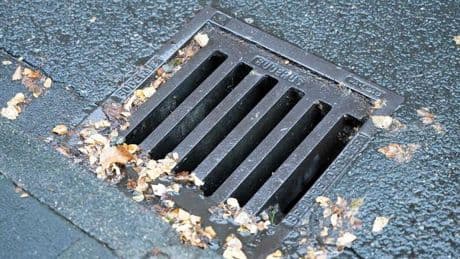 Kriminalität: Wieder Gullydeckel von Straße geklaut