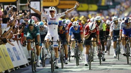 Tour de France 2025: Tim Merlier trionfa a Châteauroux davanti a Jonathan Milan
