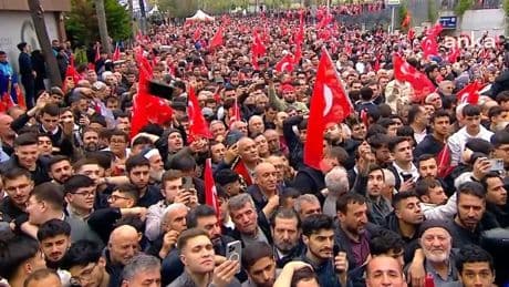 Erdoğan konuşurken pankart açan işçiye iki dava açıldı