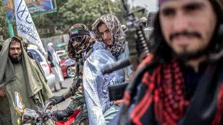«Un système qui fait penser à celui d’une organisation mafieuse» : l’aile la plus rigoriste des talibans renforce sa mainmise sur l’Afghanistan