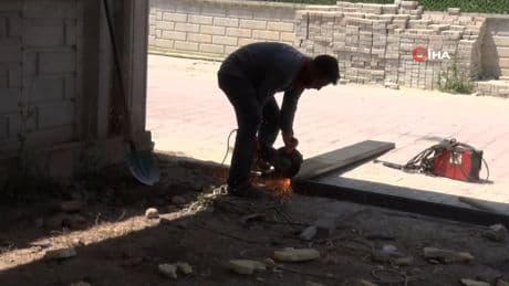 Demircilerin sıcak havada zorlu mesaisi