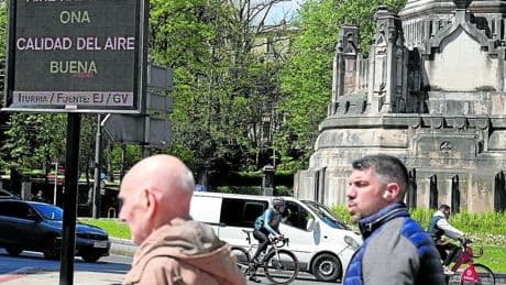 Las pantallas informativas de la calidad del aire de Bilbao se quedan «viejas»