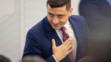 El ultra Simion intenta seducir a la minoría húngara, decisiva en las elecciones del domingo en Rumania