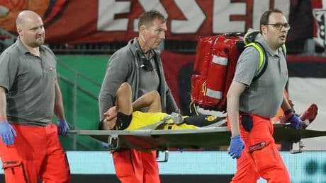 DFB-Pokal: Nach Horrorfoul – BVB-Star Couto muss mit Trage vom Platz