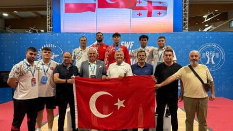 Halterde tarihi başarı