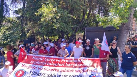 Çapa’da sağlık işçileri KÇP tepkisi: Zordayız, geçinemiyoruz!