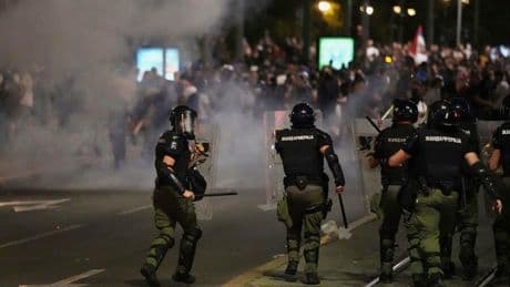 Demonstrationen: Wieder Gewalt bei Protesten in Serbien