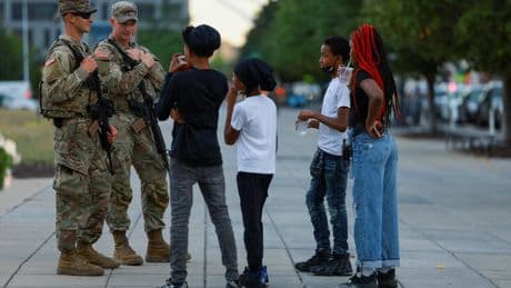 États-Unis : certains États instaurent un cours sur les armes à feu pour les élèves dès cinq ans