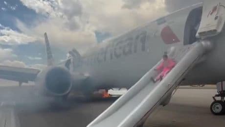 «L’avion a tremblé très fort» : un Boeing prend feu à Denver, les passagers évacués