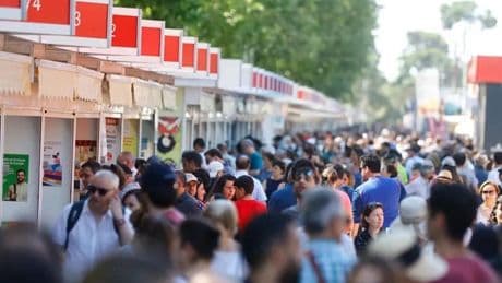 Nueva York ilumina el Retiro: la Feria del Libro de Madrid 2025 se abre al otro lado del océano Atlántico