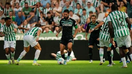 Festival de goles y victoria del Betis ante el Córdoba en la penumbra