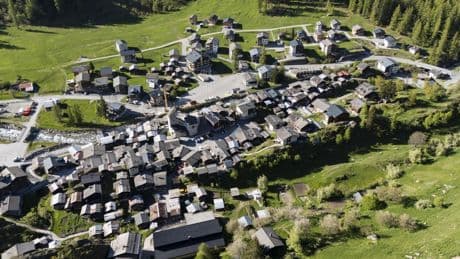 Zwitsers dorp Blatten ontruimd wegens aardverschuivingen: alle 300 bewoners moeten gebied verlaten