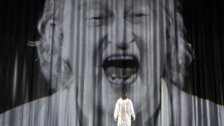 Le « Don Giovanni » de Robert Icke ouvre le 77ᵉ Festival d’Aix-en-Provence sous le signe de la folie