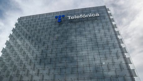 La CNMC abre otro expediente sancionador a Telefónica por la compra de Canal +