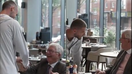 Sorpresa de De Gea a Ferguson: abrazo del meta español al que fue su &#039;padre&#039; en el United