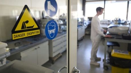Ce laboratoire de Sanofi qui traque les faux médicaments