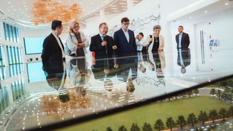 Illa en China: polémica visita a Huawei sin prensa y hasta cinco oficinas de la Generalidad