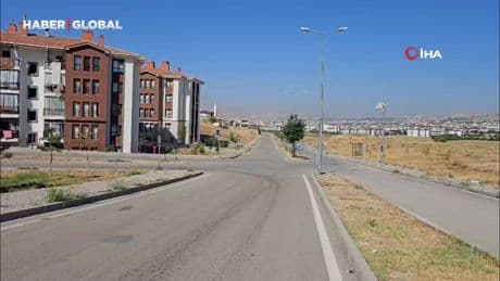 Elazığ’da sıcaklık 40 dereceye yaklaştı, caddeler boş kaldı
