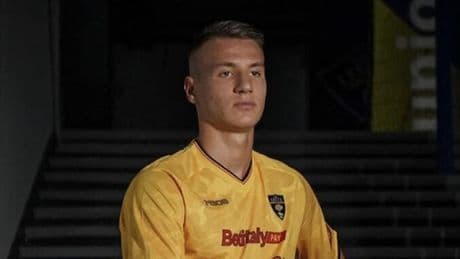 <p>Camarda al Lecce, &egrave; ufficiale. Addio al Milan? Non per forza: i dettagli</p>