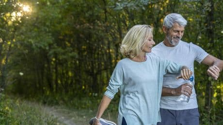 «Je gère ma santé comme mon patrimoine» : ces sexagénaires qui changent leur routine pour éviter le coup de vieux