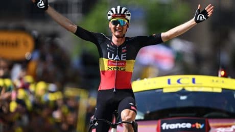 Weer succes voor team van Tadej Pogacar: UAE-renner Tim Wellens soleert naar ritzege in Tour de France