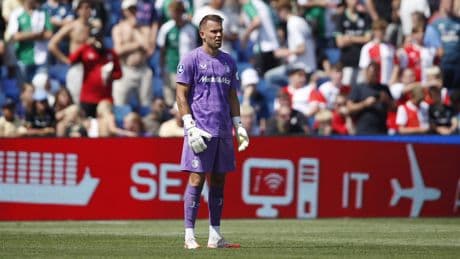 Feyenoord verhuurt doelman Plamen Andreev aan Racing Santander