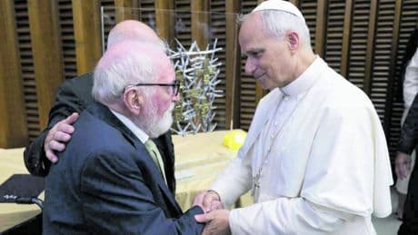 La Croce "Preghiera di pace" per il compleanno di Papa Leone