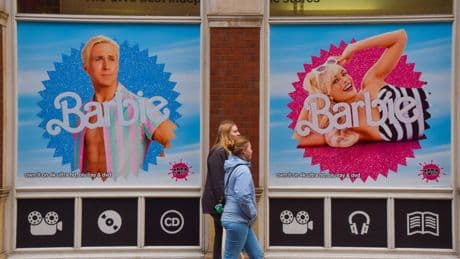 « Une atteinte grave à la programmation » : à Noisy-le-Sec, la projection publique du film « Barbie » annulée après des menaces contre des agents municipaux